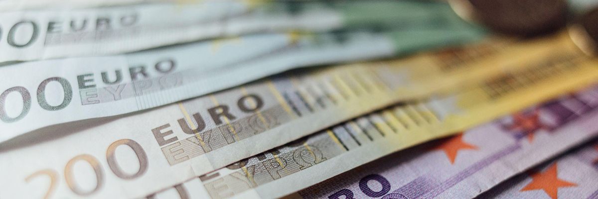 Kamatemelést jelentett be az EKB, erősödött az euró 