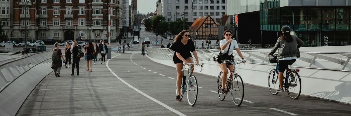 kerékpározó emberek Koppenhágában