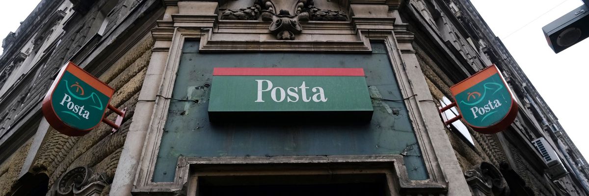 Kiadta a Magyar Posta a vezetői fizetéseket