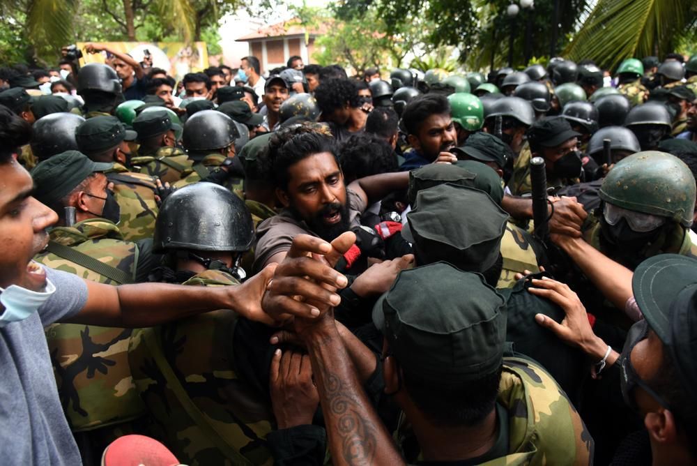 Srí Lanka-i tüntetők összecsapása a rendfenntartókkal
