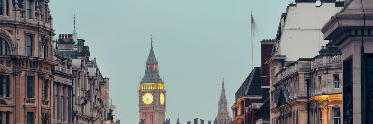 Londonban vihart kavart a brit kormány adócsökkentési csomagja