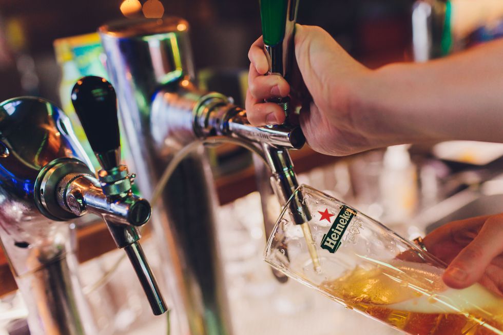 Elcsúszott a Heineken a sörtörvényen, megbüntette a GVH