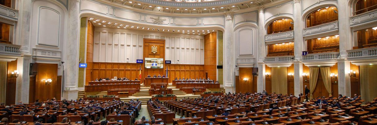 Megbukott a román kormány a bizalmi szavazáson a parlamentben