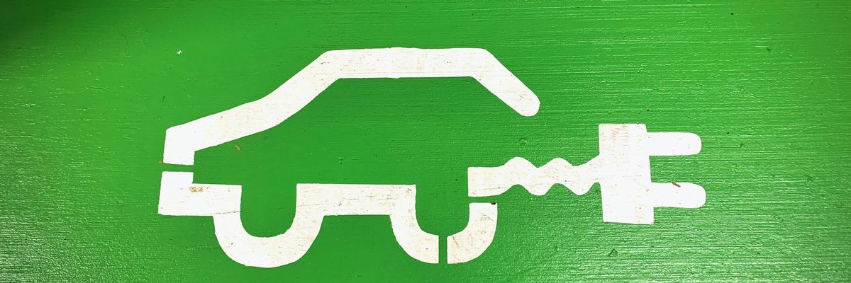 Milyen autók kapnak zöld rendszámot és ez milyen előnyökkel jár?