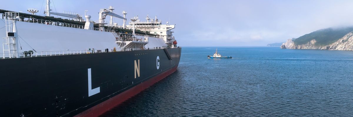 Nem kell a szállítmányuk: heteket vesztegelhetnek a tengeren a megtöltött LNG-tankerek