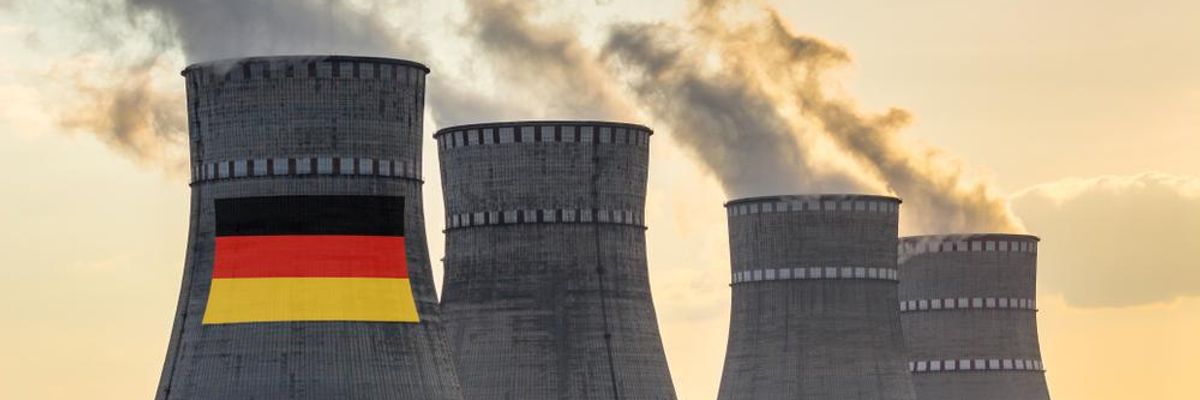 német zászló atomerőművek kéményein