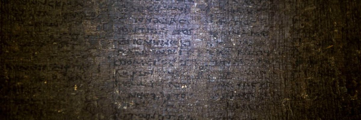 ókori papirusz-maradvány