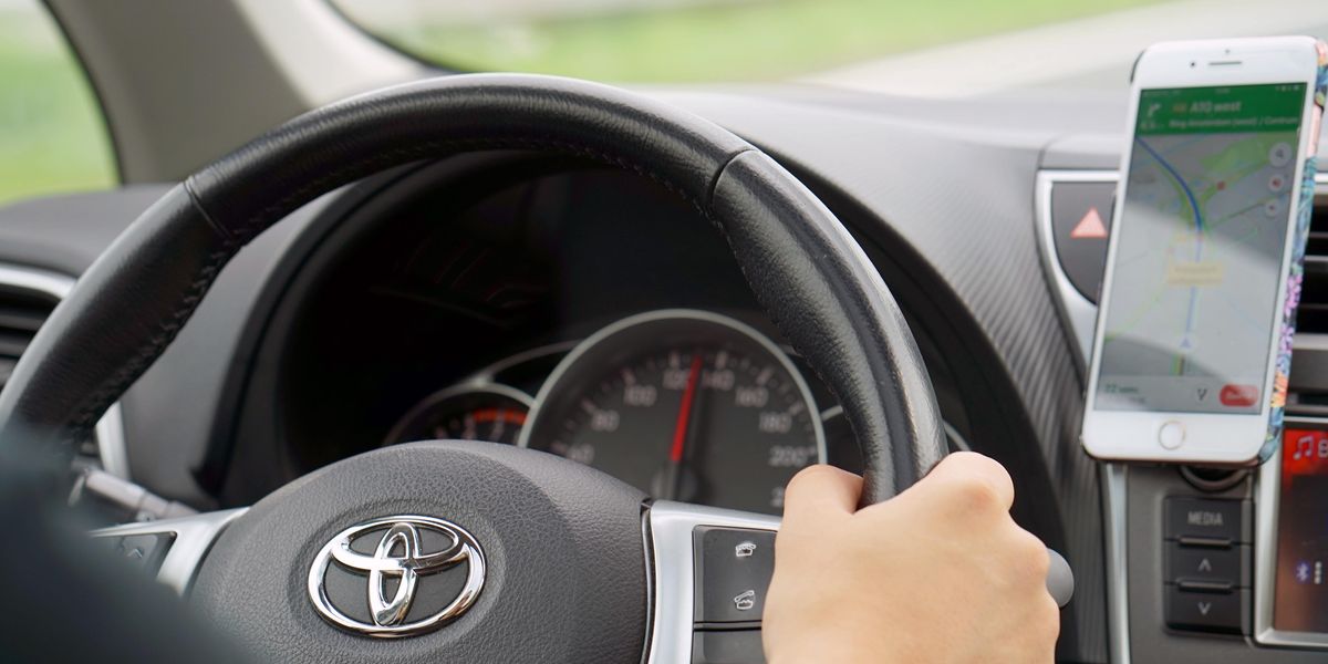 Önvezető autókat fejleszt a Toyota