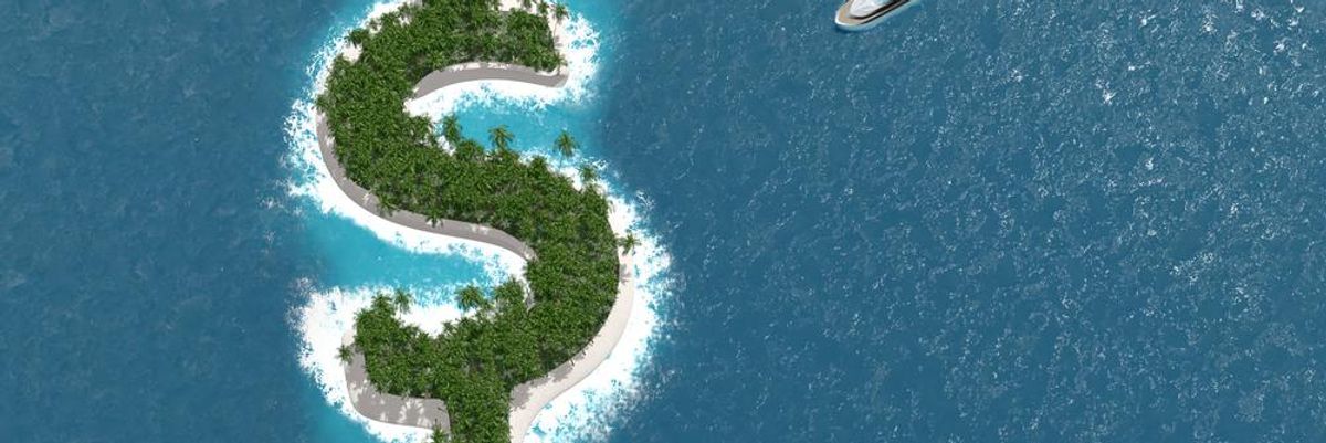 Orosz oligarcha a jachtján a dollár jelet formázó adóparadicsom-szigetre menekül a szankciók elől
