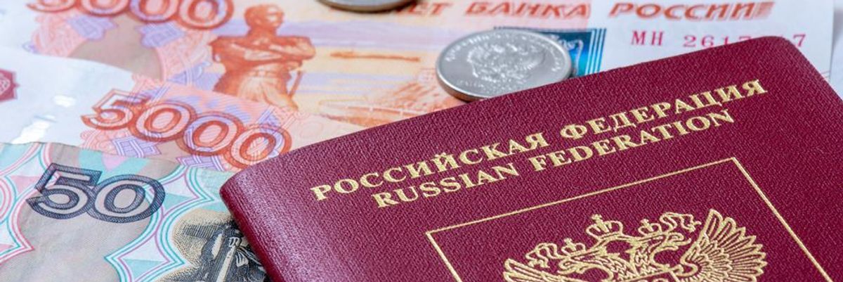 Orosz oligarchák útlevele és rubele, sokan közülük felkerültek egy új nyomkövető oldalra