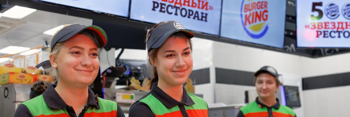 Oroszországi Burger King étterem, amely továbbra is működhet, mert a franchise-szerződés miatt nem zárhatják be az üzleteket