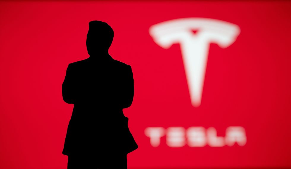 Autó mellé sört? A Tesla bevállalta