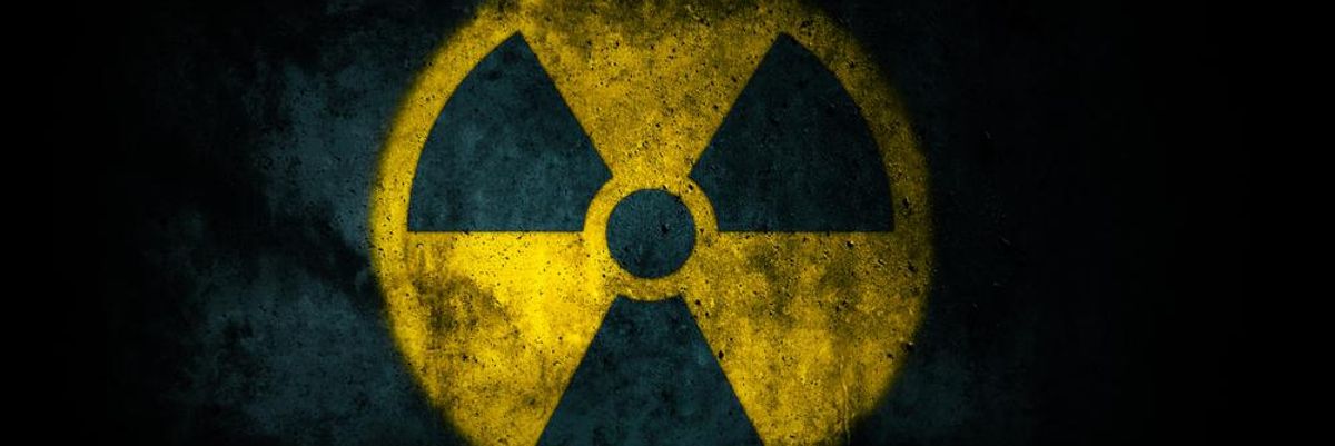 Radioaktivitásra figyelmeztető fekete-sárga jel