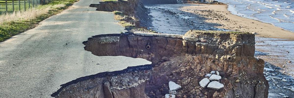 Tengerparti erózió Skipsea-n, Kelet-Yorkshire-ben