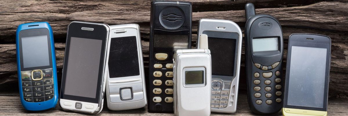 Tízből hat magyar tart otthon régi mobiltelefont is
