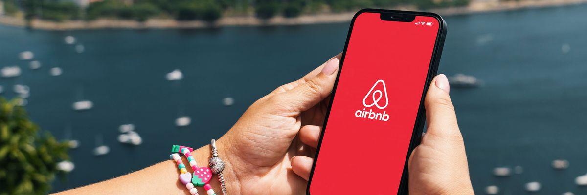 Változtatásra kötelezi a szállásadóit az Airbnb