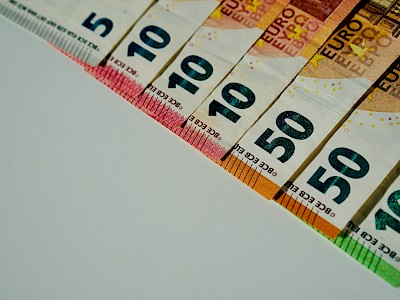 Tartja magát a forint, így számolj, ha eurót, dollárt, frankot váltanál