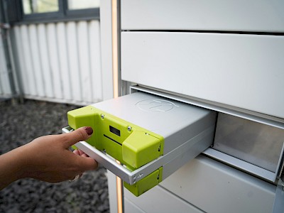 Így módosítanák a családoknak kiírt energiatárolási pályázatot a napelemesek